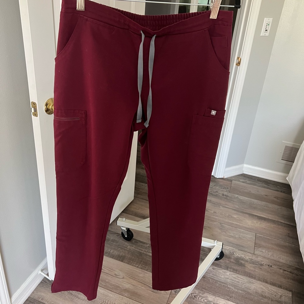 Yola Figs Skinny Scrub Pant Maroon